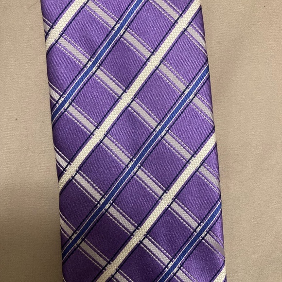 2 for $30 Arrow Purple Checkered Men's Tie - Picture 4 of 4